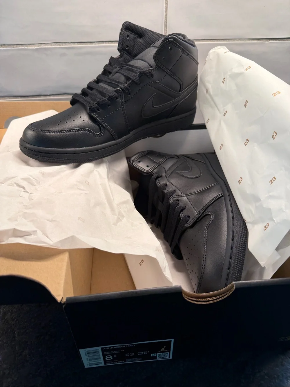Air Jordan 1 Men's Black Mid-Top Sneakers size 8.5